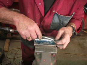 Jeff scraping a whitemetal bearing for ALR 4