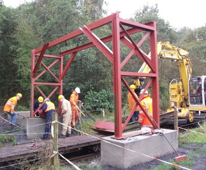 Final positioning of main footbridge frame