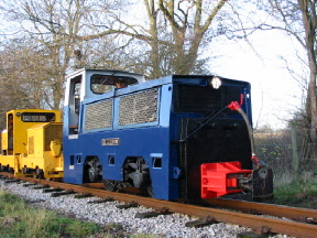 image: Ellison in the country park hauling 2 yellow Simplex